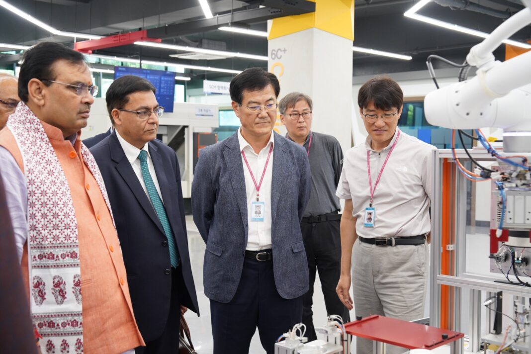 दक्षिण कोरियाई कंपनियों ने राजस्थान में खाद्य प्रसंस्करण, स्वास्थ्य सेवा, पत्थर, खनन, ऊर्जा भंडारण और कार्बन फाइबर उत्पादन जैसे क्षेत्रों में स्थापना में रुचि दिखाई।